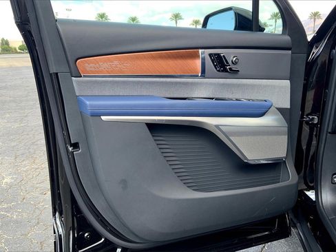 New 2026 Cadillac Vistiq Premium Luxury image 11