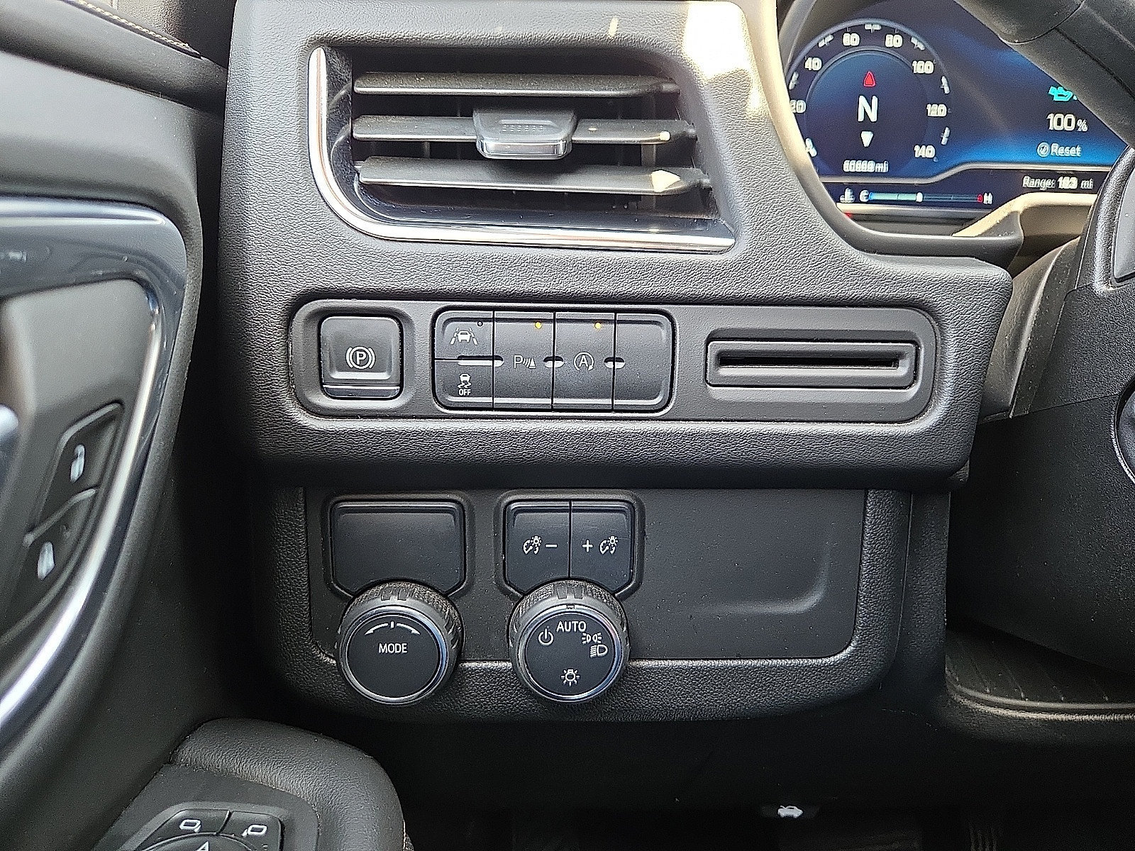 Used 2024 Chevrolet Tahoe Premier RWD image 20