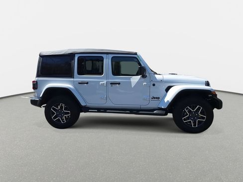 New 2026 Jeep Wrangler Unlimited Sahara AWD/4WD image 4