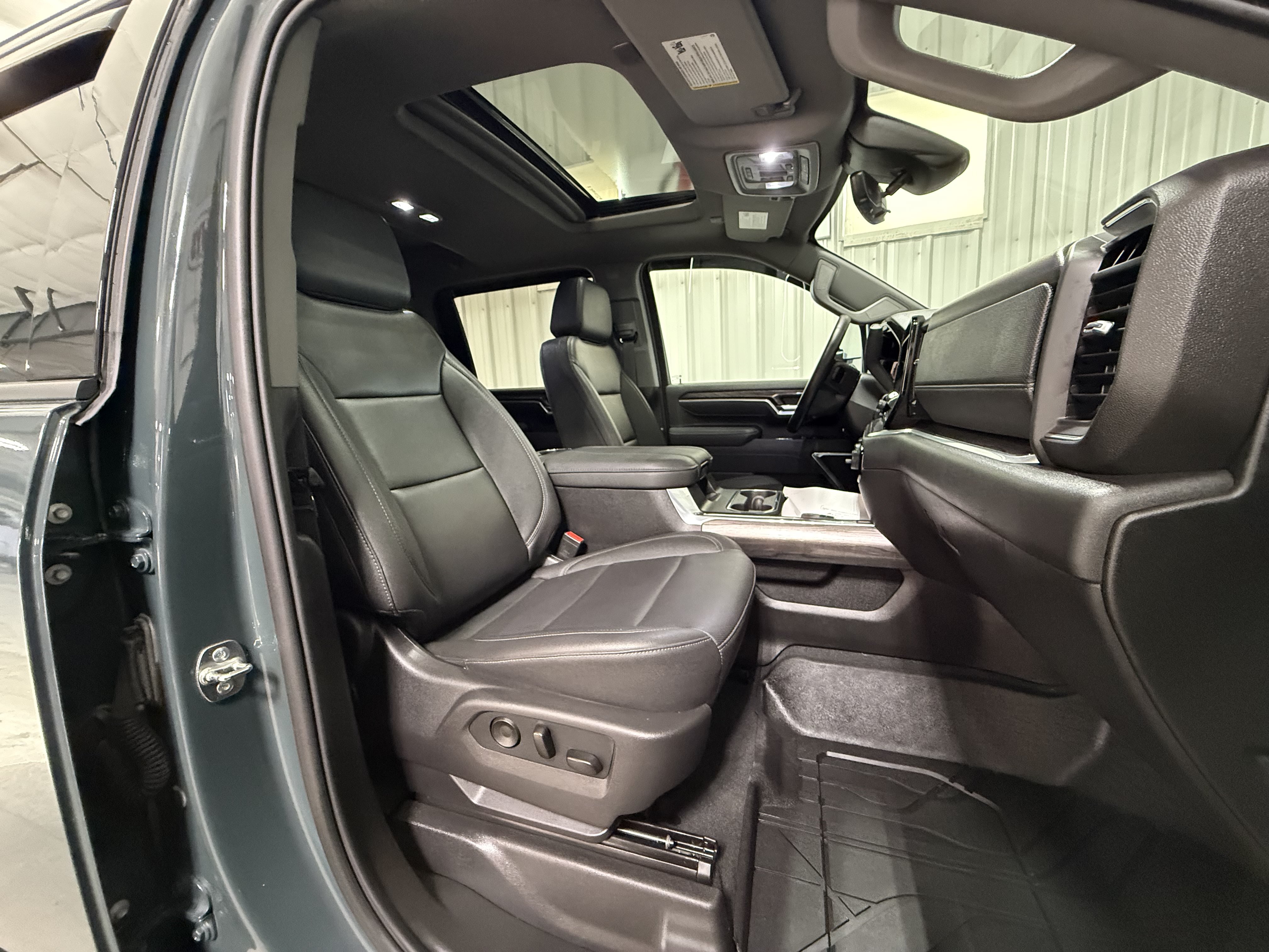 Used 2026 Chevrolet Silverado 2500 LTZ w/ LTZ Plus Package AWD/4WD image 9