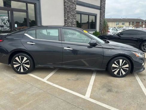 Used 2021 Nissan Altima 2.5 SV image 3