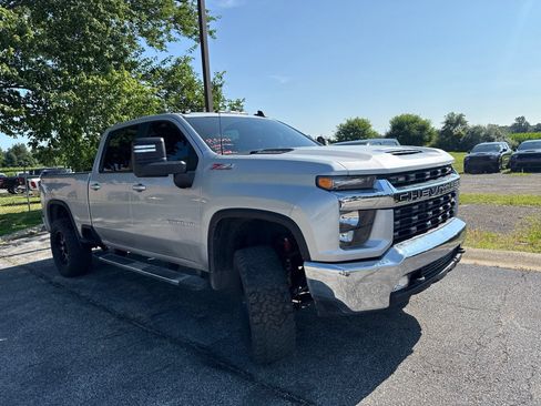 Used 2023 Chevrolet Silverado 2500 LT w/ Convenience Package AWD/4WD image 4
