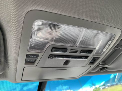 Used 2017 Toyota Camry SE w/ Moonroof Package FWD image 25