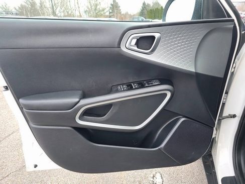 Used 2020 Kia Soul LX image 23