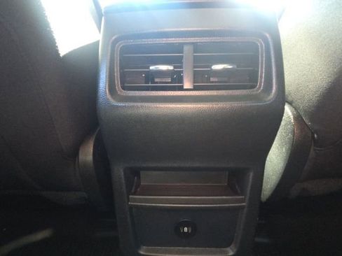 Used 2024 Ford Edge SE w/ Black Appearance Package image 21