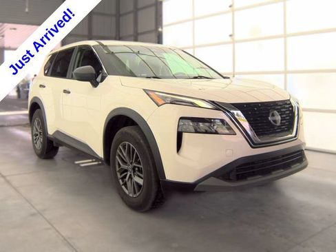 Used 2023 Nissan Rogue S FWD image 2