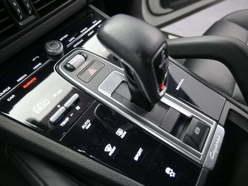 Used 2020 Porsche Cayenne AWD/4WD image 12