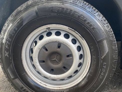 Used 2012 Mercedes-Benz Sprinter 2500 image 27