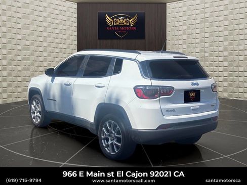 Used 2023 Jeep Compass Latitude AWD/4WD image 4
