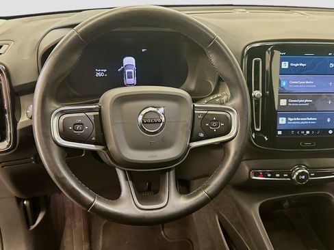 Used 2024 Volvo XC40 B5 Core w/ Climate Package image 18