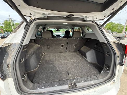Used 2022 GMC Terrain SLE w/ Driver Convenience Package FWD image 25