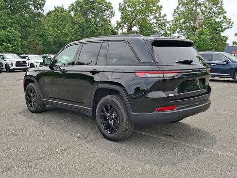 Used 2025 Jeep Grand Cherokee Altitude AWD/4WD image 7