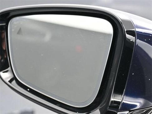 Used 2018 BMW 740i image 9