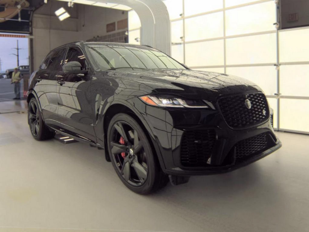 Used 2025 Jaguar F-PACE SVR AWD/4WD image 4