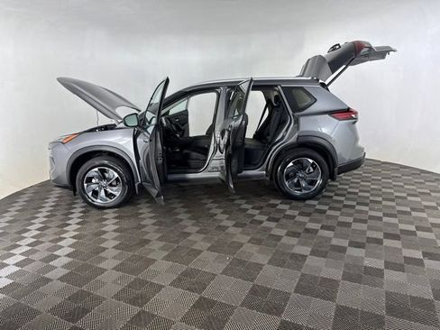 Certified 2024 Nissan Rogue SV w/ SV Premium Package AWD/4WD image 9