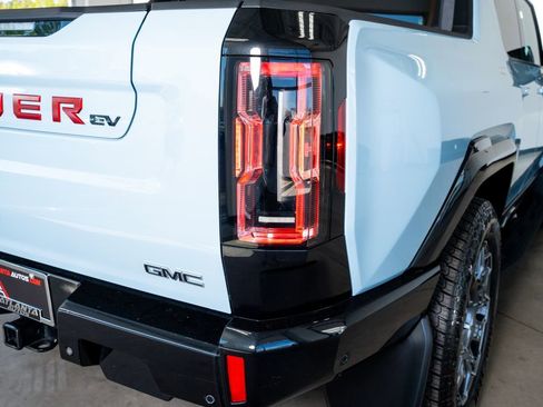 Used 2024 GMC Hummer EV 3X w/ LPO, Illumination Package image 32