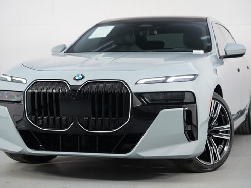 Used 2024 BMW 760i xDrive w/ Premium Package 2 AWD/4WD image 5