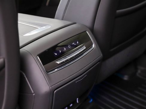 Used 2021 Cadillac Escalade Premium Luxury AWD/4WD image 25