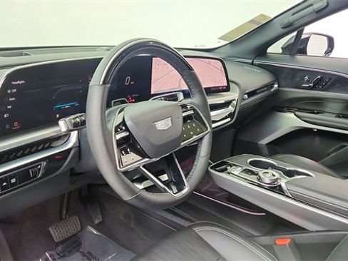 Used 2025 Cadillac Lyriq Sport image 19
