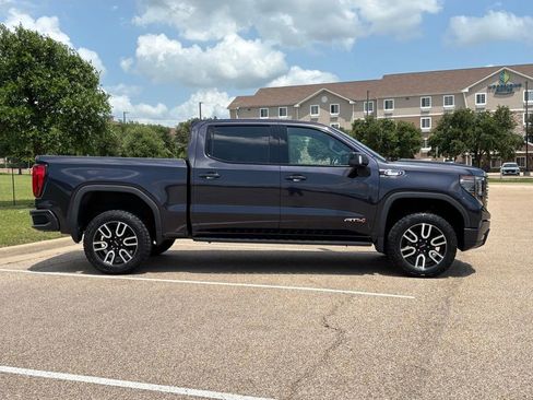Used 2022 GMC Sierra 1500 AT4 w/ AT4 Preferred Package AWD/4WD image 5