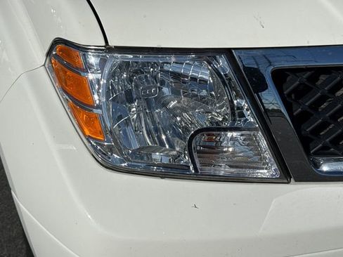 Used 2019 Nissan Frontier SV image 12