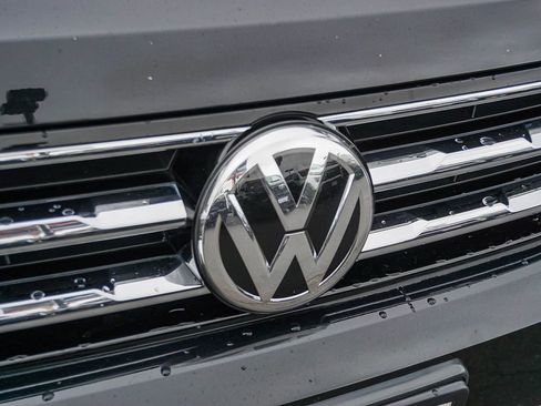 Used 2021 Volkswagen Tiguan SEL FWD image 12