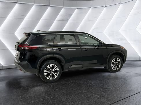 Used 2023 Nissan Rogue SV image 4