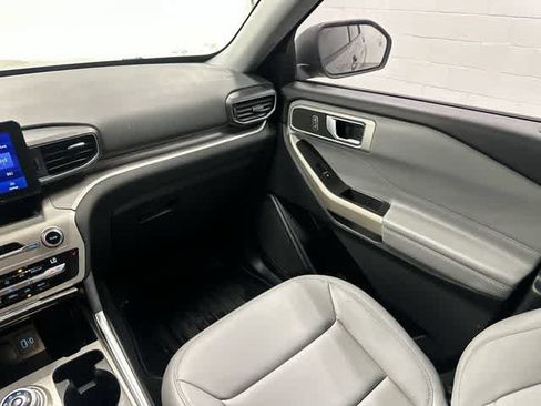 Used 2021 Ford Explorer XLT w/ Equipment Group 202A RWD image 13