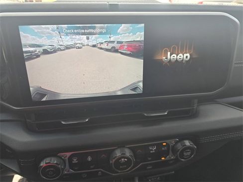 Used 2025 Jeep Gladiator Sport image 24