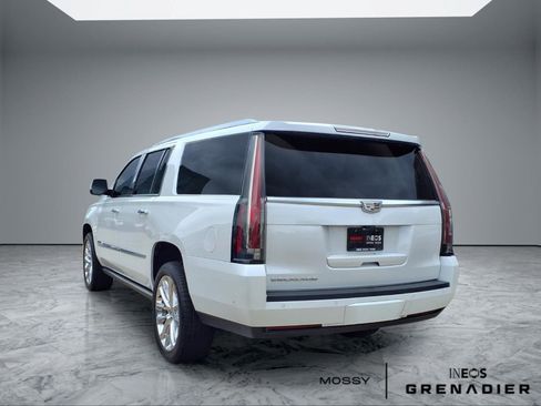 Used 2019 Cadillac Escalade ESV Premium Luxury image 2