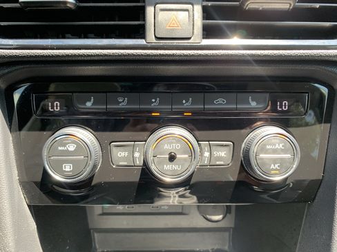 Used 2022 Volkswagen Taos SEL AWD/4WD image 29