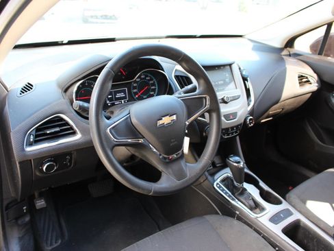 Used 2017 Chevrolet Cruze LS image 18