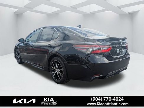 Used 2024 Toyota Camry SE w/ Convenience Package image 5