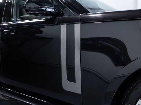 Used 2024 Land Rover Range Rover Long Wheelbase SE image 10