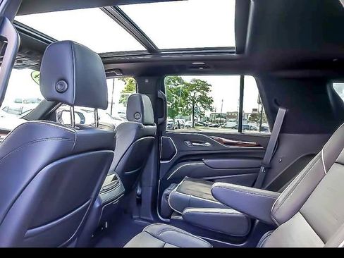Certified 2024 Cadillac Escalade Premium Luxury AWD/4WD image 16