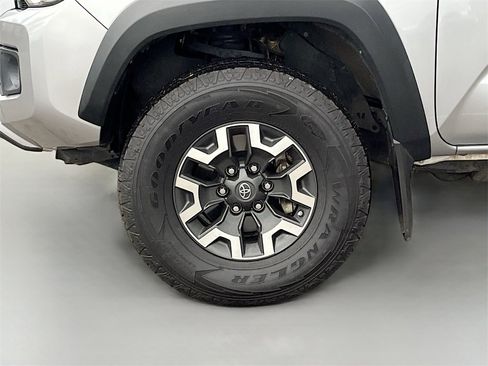 Used 2019 Toyota Tacoma w/ TRD Off-Road Package image 28