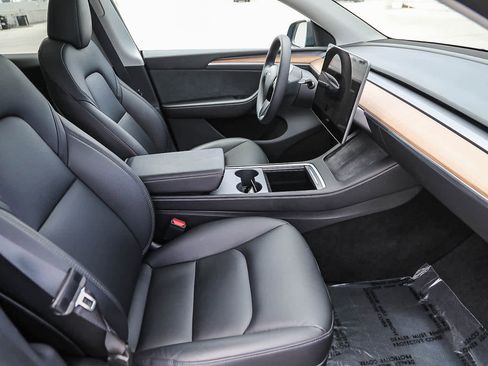 Used 2023 Tesla Model Y Long Range AWD/4WD image 16