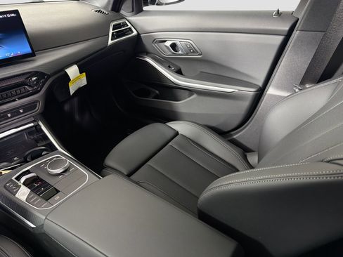 Certified 2025 BMW 330i Sedan w/ Convenience Package image 23