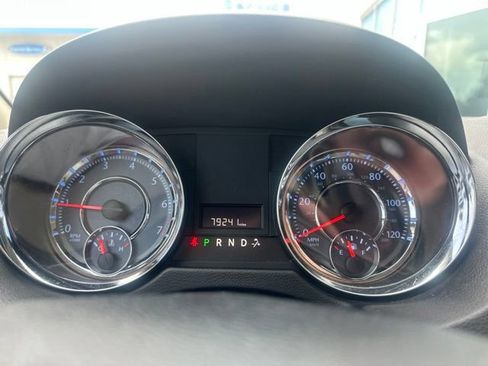 Used 2016 Chrysler Town & Country LX FWD image 22