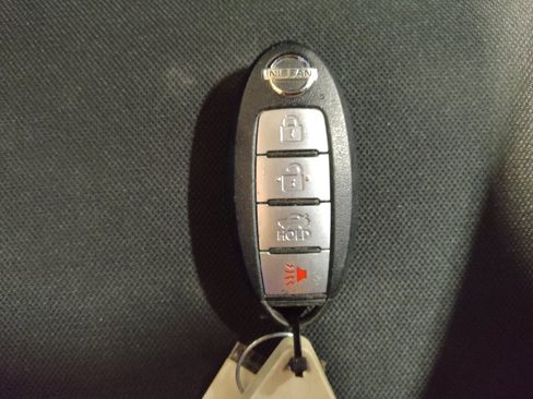 Used 2021 Nissan Versa SV image 32