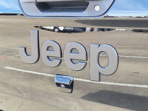 Used 2022 Jeep Gladiator Sport image 31