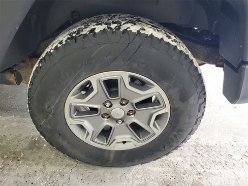 Used 2018 Jeep Wrangler Unlimited Rubicon w/ Cold Weather Group image 25