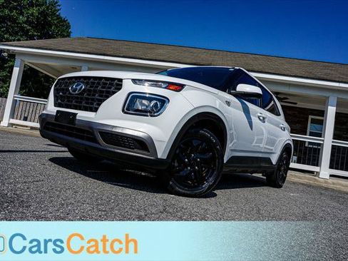 Used 2022 Hyundai Venue SE FWD image 3