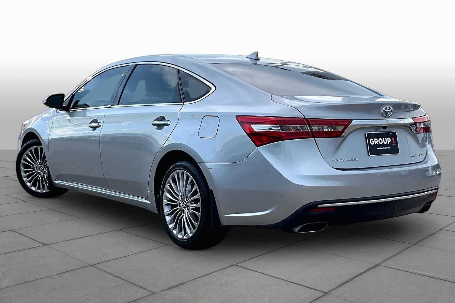 Used 2016 Toyota Avalon Limited w/ Toyota Safety Sense Package FWD image 12