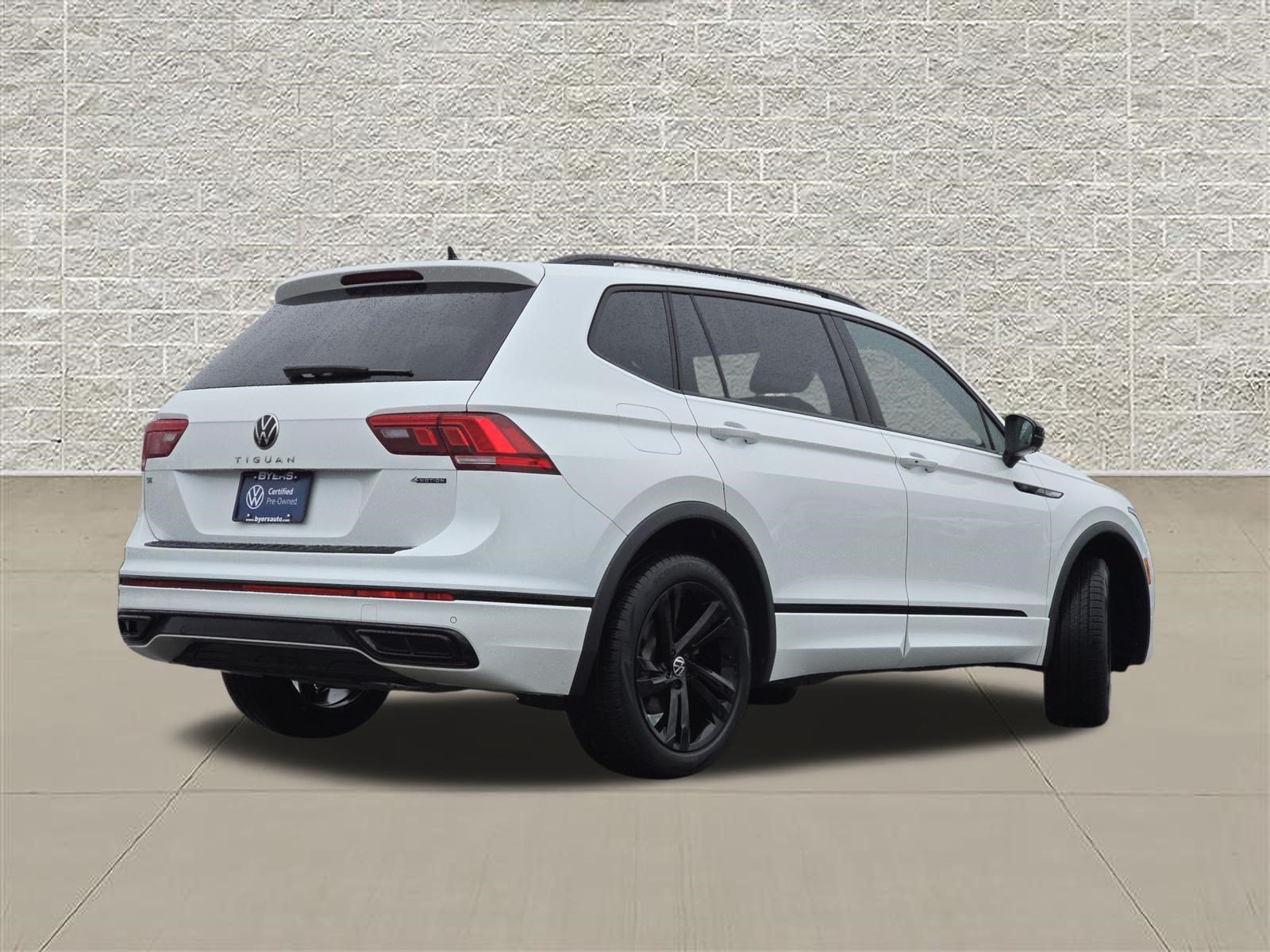 Certified 2024 Volkswagen Tiguan SE R-Line AWD/4WD image 7