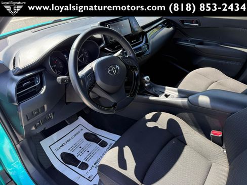 Used 2018 Toyota C-HR XLE FWD image 16