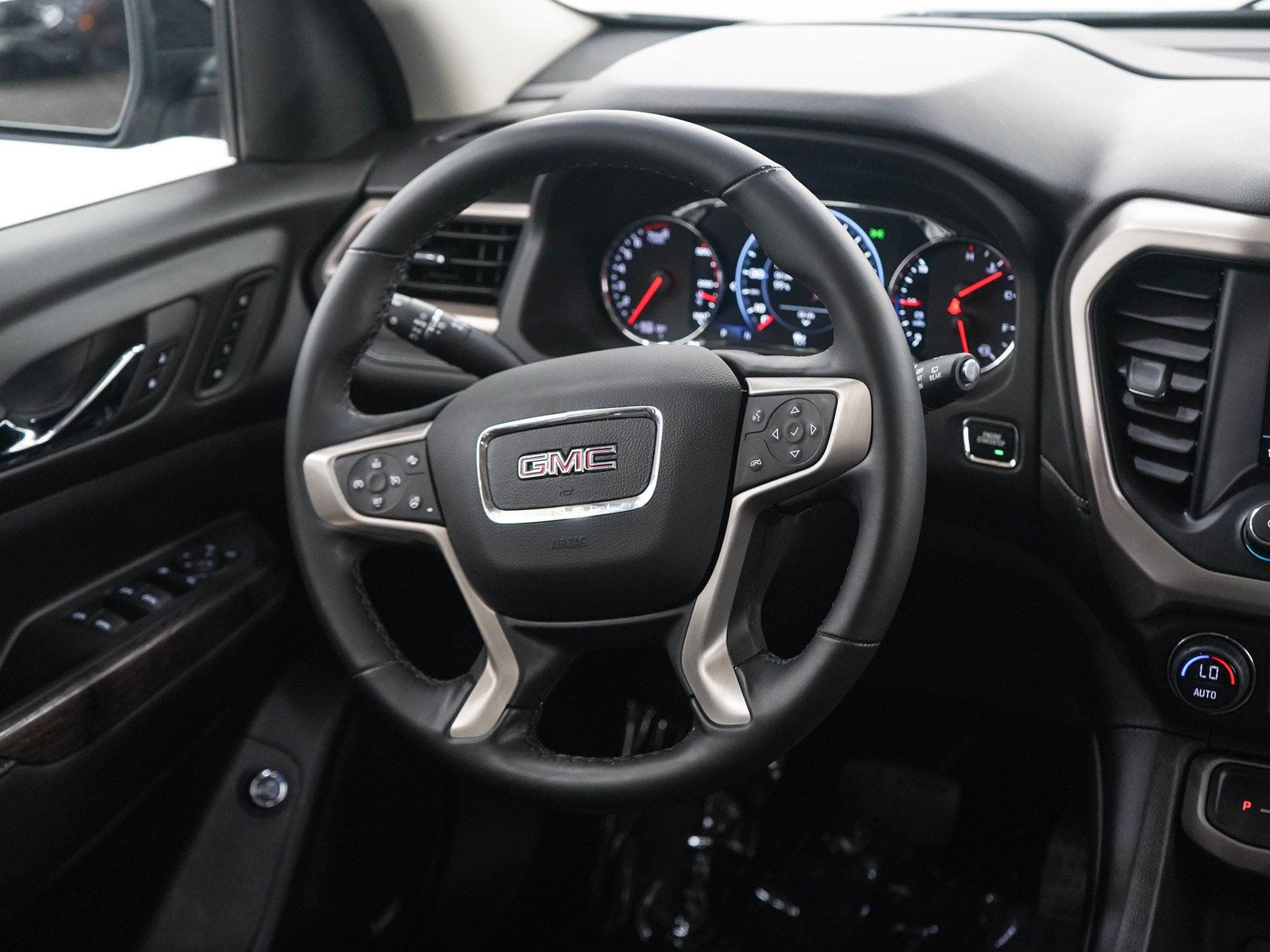 Used 2023 GMC Acadia Denali w/ Black Diamond Edition AWD/4WD image 14