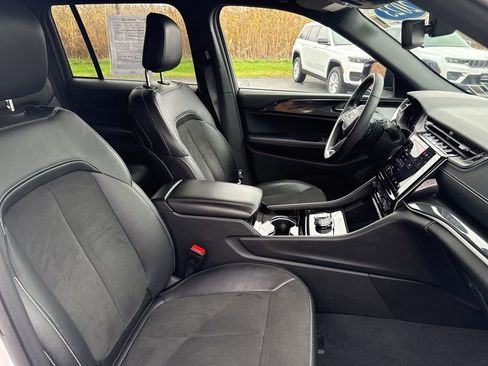 Certified 2023 Jeep Grand Cherokee Altitude image 12