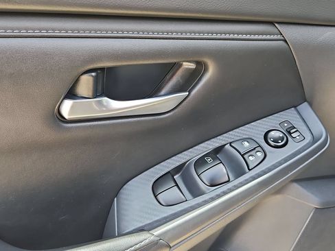Used 2025 Nissan Sentra SV FWD image 13