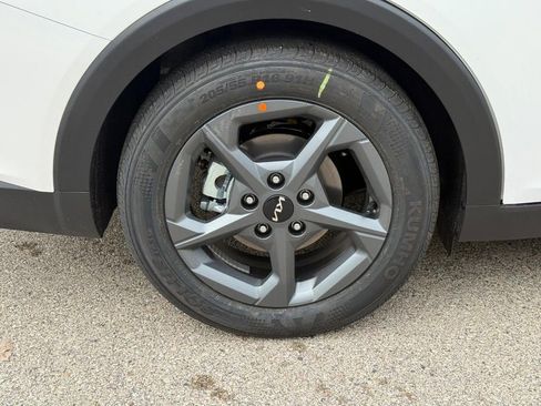 New 2025 Kia K4 LXS image 4